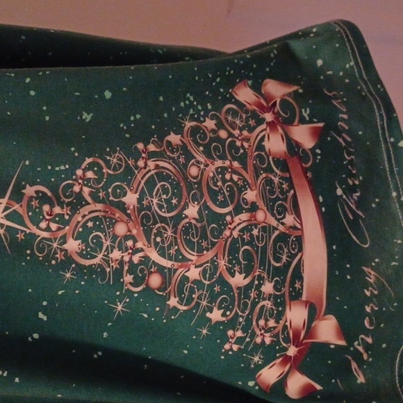 💙🏍Green Christmas Tree Women's Top With Pickaboo Sleeves - Picture 5 of 13